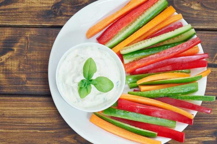 Vegetable Sticks with Yogurt Dip