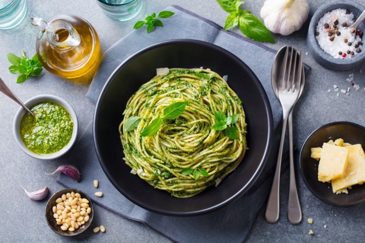 Pasta with Spinach and Pesto