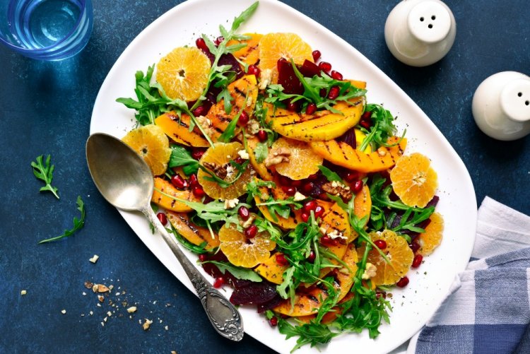 Ensalada de remolacha, calabaza y caqui