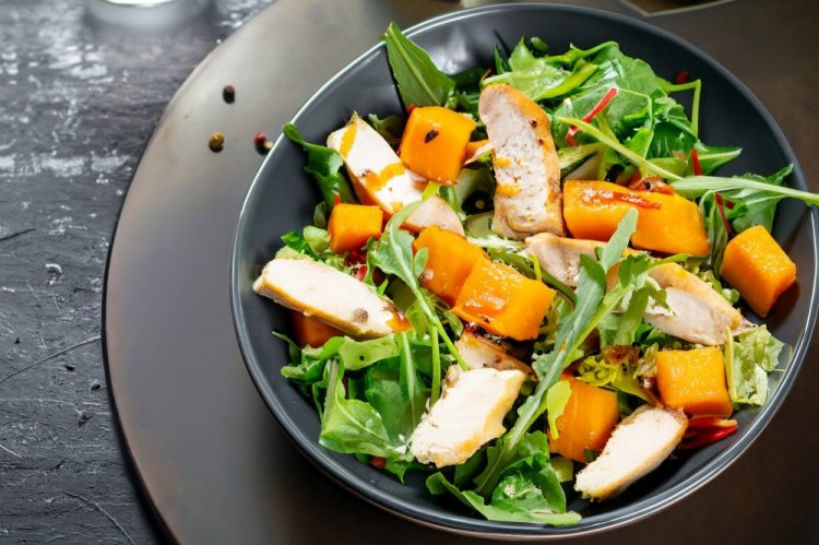 Ensalada de pollo y calabaza