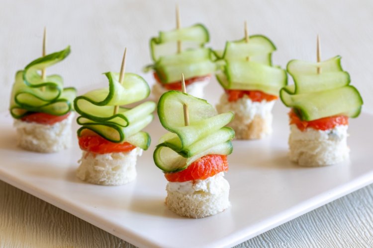 Canapés de salmón y pepino