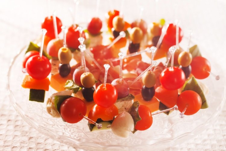 Canapés de palitos de cangrejo y verduras