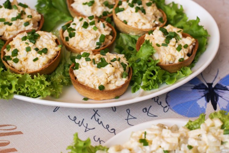Tartlets with Ham and Processed Cheese