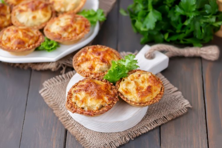 Tartlets with Mushrooms under Cheese