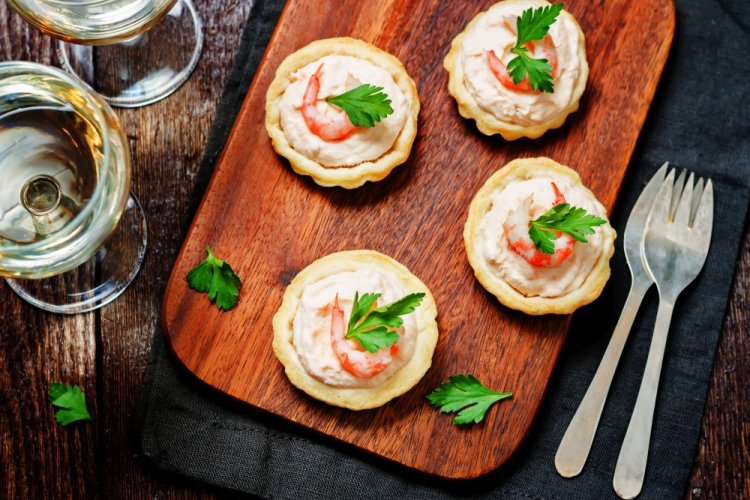 Tartlets with Shrimp and Mozzarella