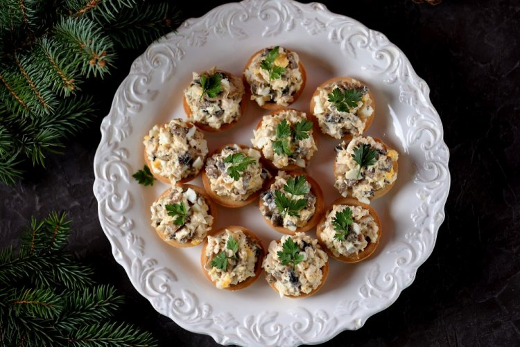 Tartlets with Turkey and Pomegranate