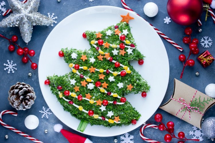Ensalada en capas «Árbol de Navidad» para Año Nuevo
