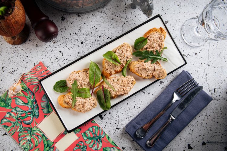 Sandwiches with Tuna and Olives