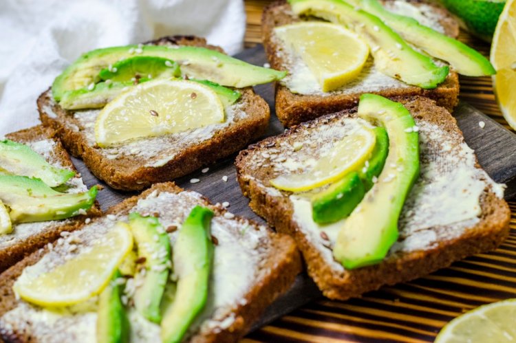 Sandwiches with Cream Cheese and Avocado