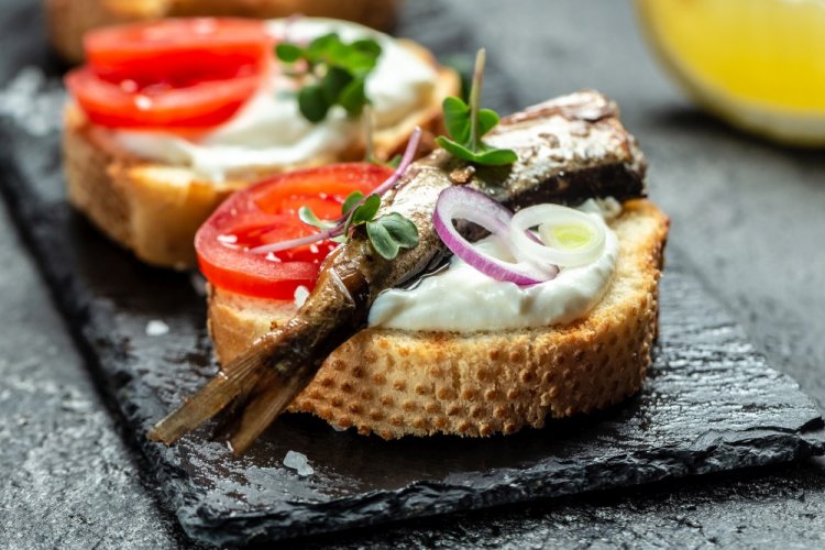 Sandwiches with Sprats and Tomatoes