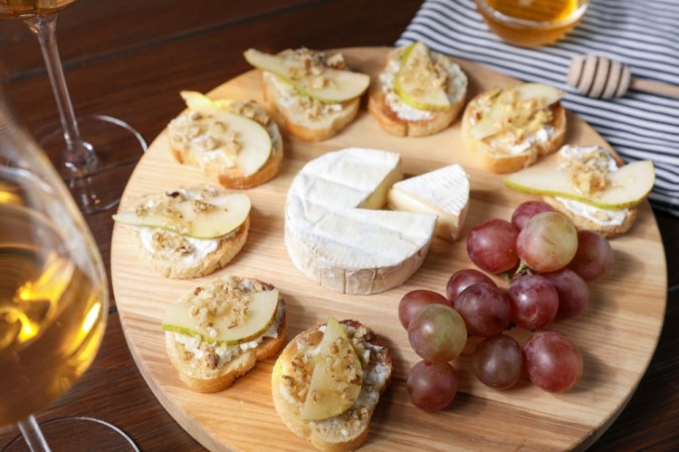Sandwiches with Pear and Brie Cheese