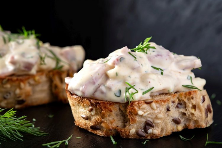 New Year's Sandwiches with Calamari and Cheese