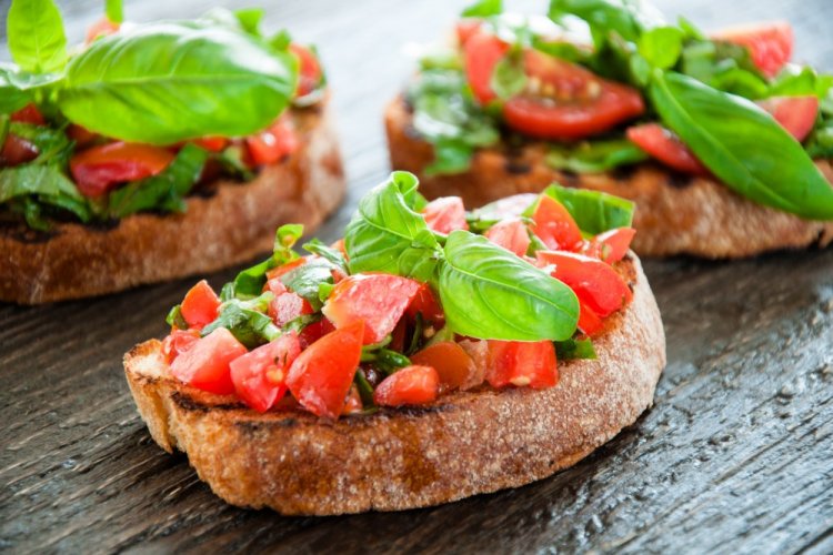 Sandwiches with Tomatoes and Celery