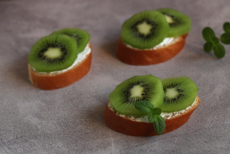 Sandwiches with Processed Cheese and Kiwi for New Year