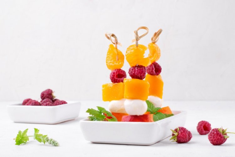 Canapés with Mandarins and Mozzarella