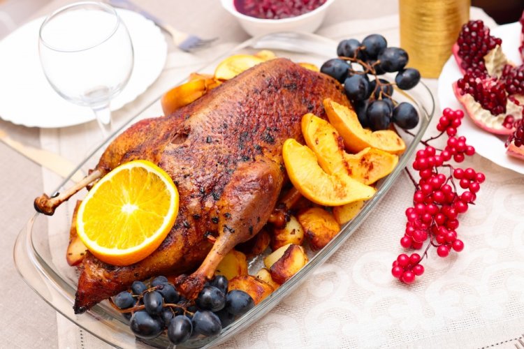 Goose with Apples and Pineapple in the Oven