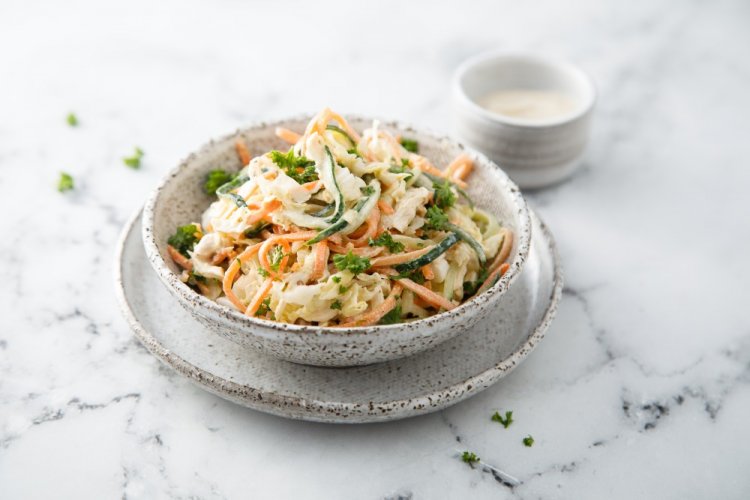 Ensalada de verduras con manzanas