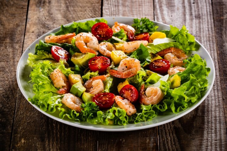 Salad with Shrimp, Mussels, and Quail Eggs