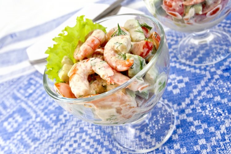Salad with Pineapple, Shrimp, and Mussels