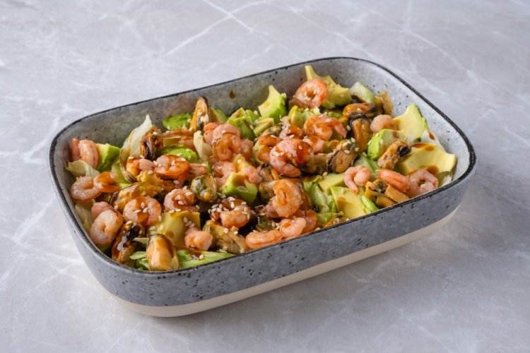 Salad with Avocado, Mussels, and Shrimp