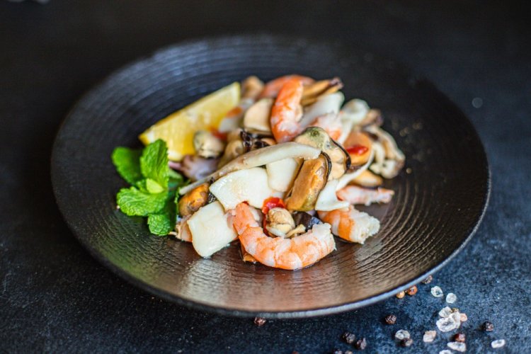 Salad with Mussels, Shrimp, and Red Caviar