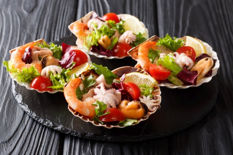Salad with Mussels, Shrimp, and Other Seafood