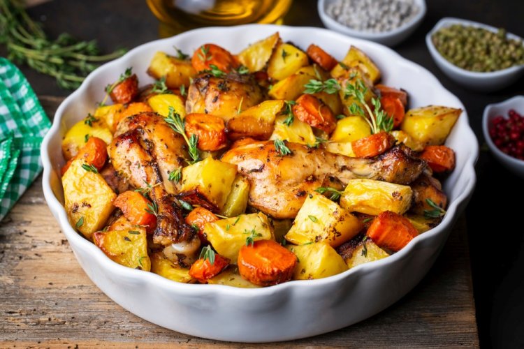 Potatoes with Vegetables and Chicken in an Air Fryer