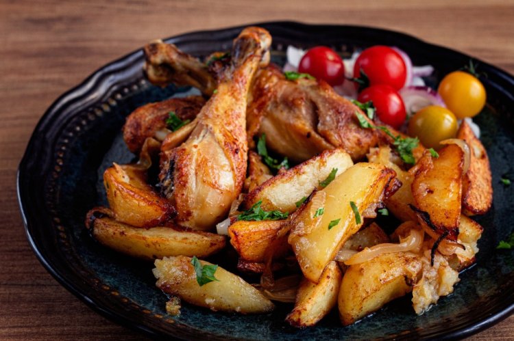 Chicken Drumsticks with Potatoes in an Air Fryer