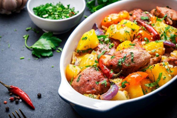 Turkey Baked with Vegetables in the Air Fryer