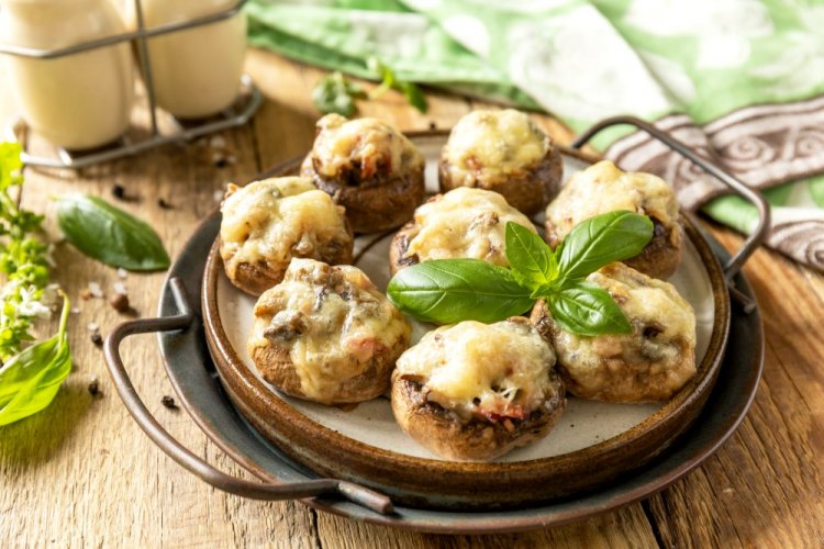 Champiñones rellenos de requesón y queso feta en freidora de aire
