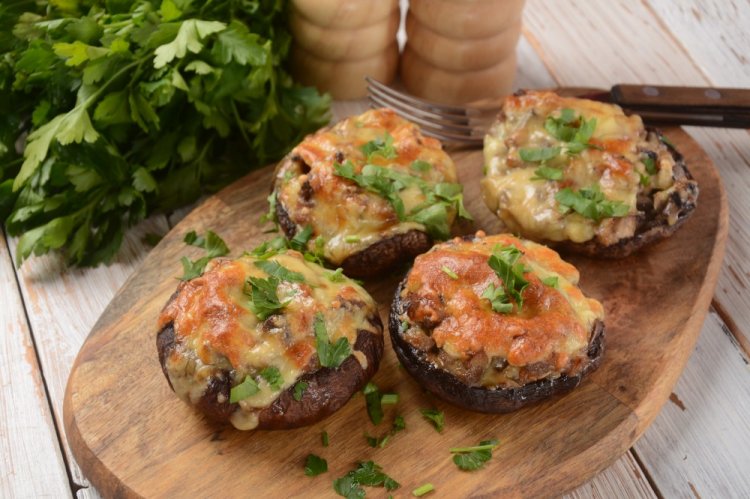Champiñones rellenos de jamón y queso en freidora de aire