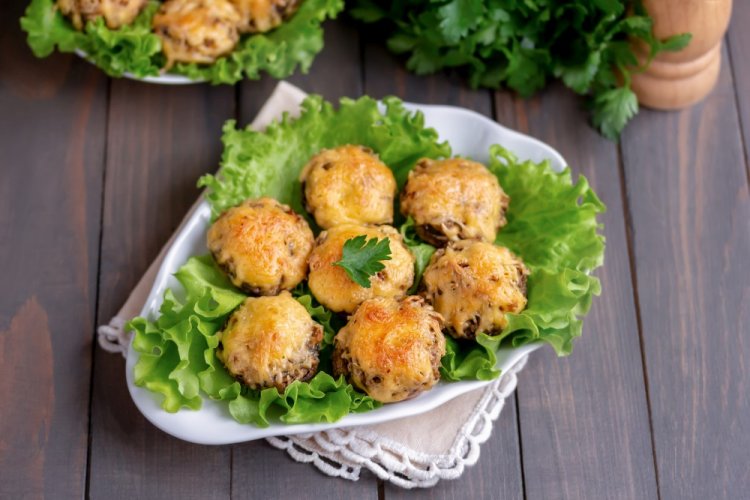 Champiñones rellenos de carne picada en freidora de aire