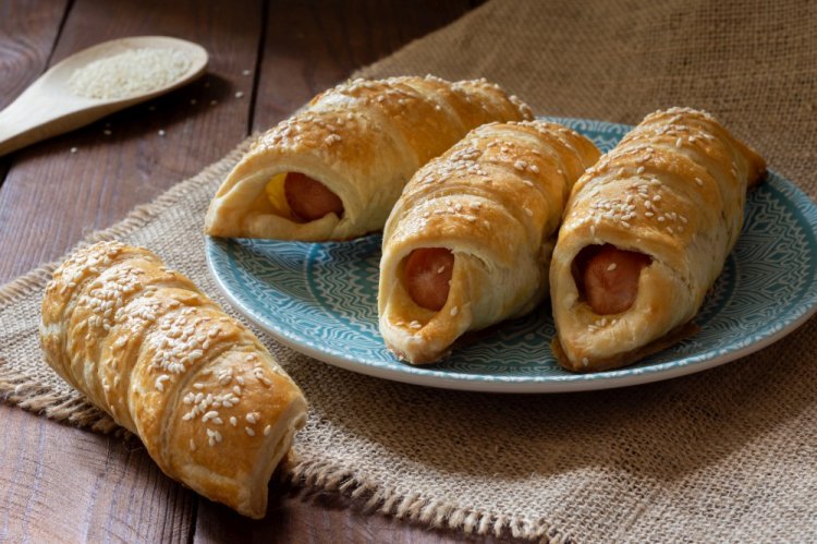 Air Fryer Pigs in a Blanket with Cheese
