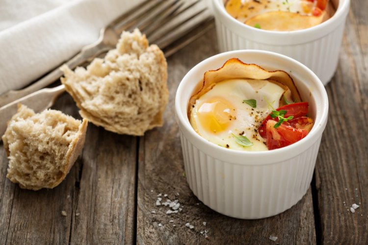 Fried Eggs with Bacon in Air Fryer