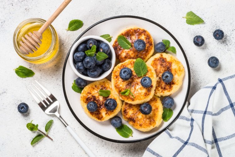 Syrniki (Cottage Cheese Pancakes) in Air Fryer