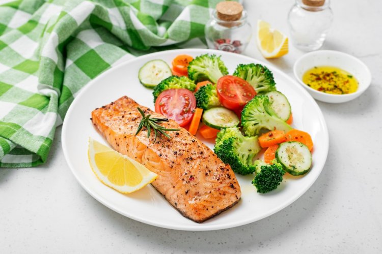 Salmon Steaks with Vegetables in an Air Fryer