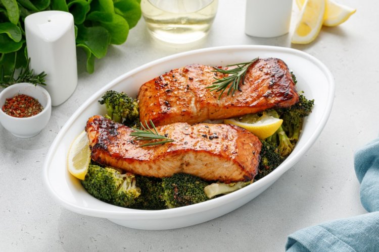 Salmon Steak with Broccoli in an Air Fryer