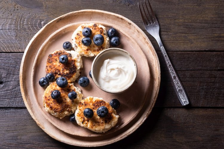 Healthy Syrniki (Cottage Cheese Pancakes) in an Air Fryer