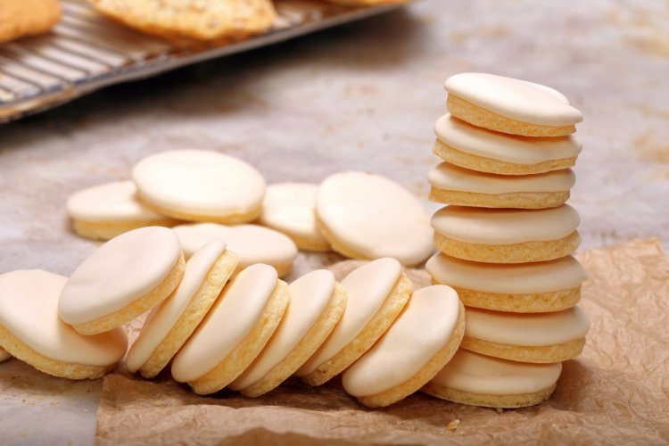 Milk Icing for Cookies