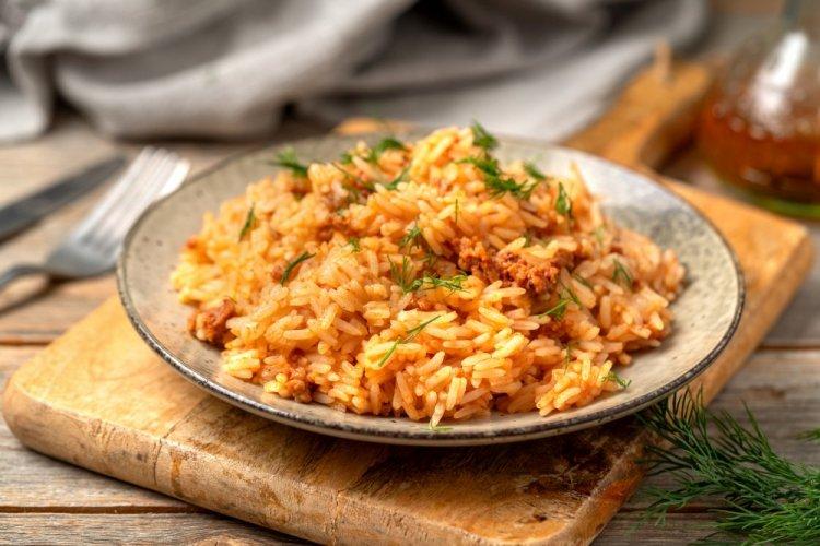 Rice with Minced Meat in an Air Fryer