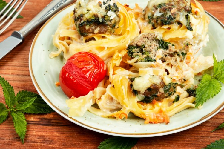 Pasta Nests with Minced Meat and Cheese in an Air Fryer