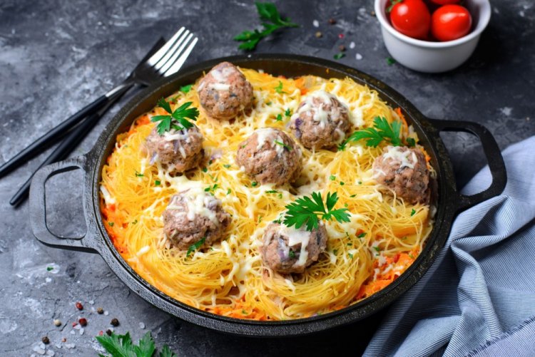 Pasta Nests with Minced Meat and Vegetables in an Air Fryer