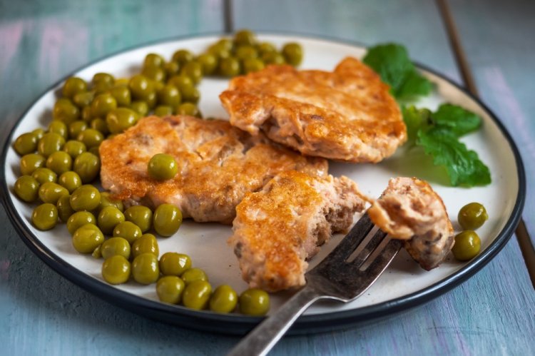 Chum Salmon Cutlets with Bread