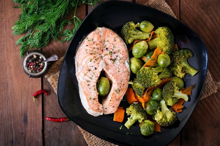 Pink Salmon Steaks with Vegetables in an Air Fryer