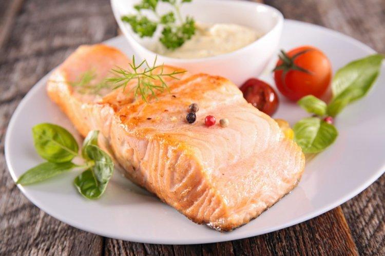 Baked Chum Salmon with Lemon and Ginger in an Air Fryer
