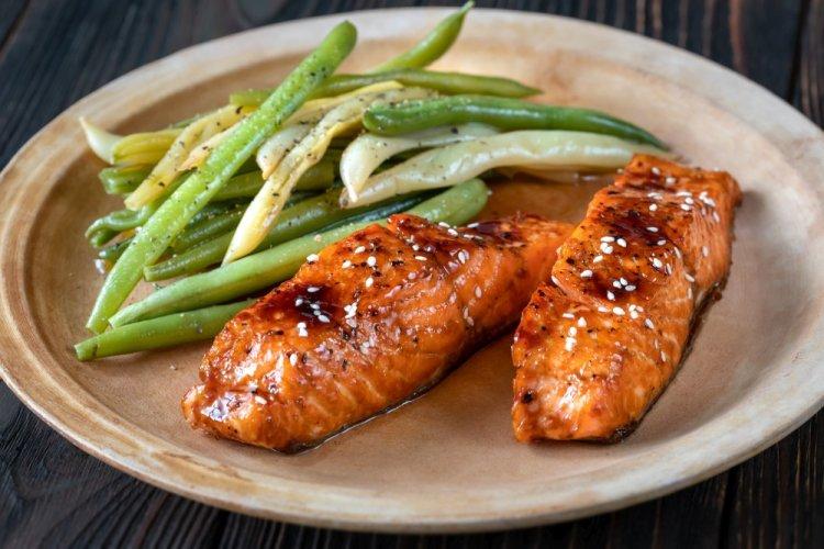 Chum Salmon with Soy Sauce and Honey in an Air Fryer