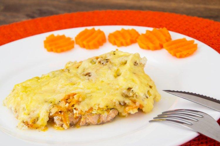 Chum Salmon Baked with Onions and Carrots in an Air Fryer