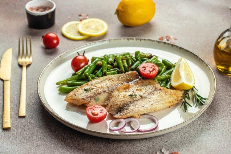 Tilapia con mantequilla y alcaparras en freidora de aire