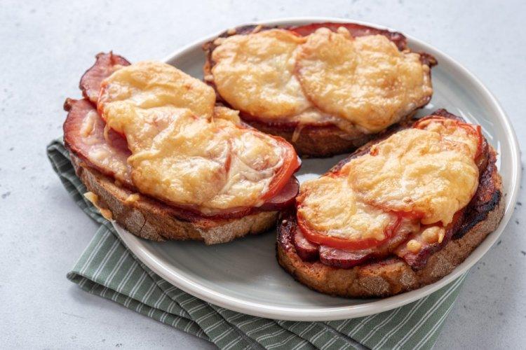 Hot Air Fryer Sandwiches with Ham and Tomatoes