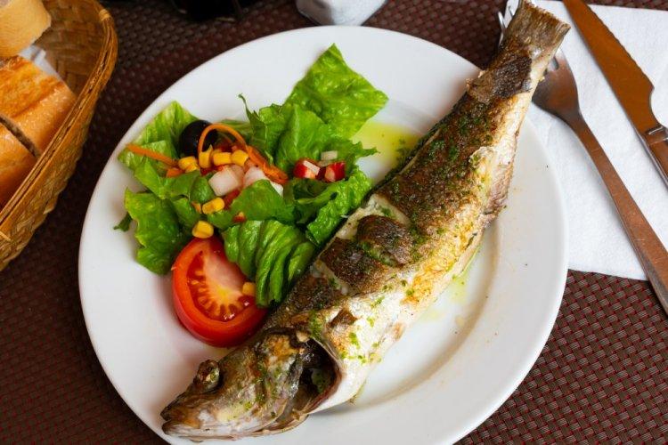 Pike Perch with Onion and Spices in Air Fryer